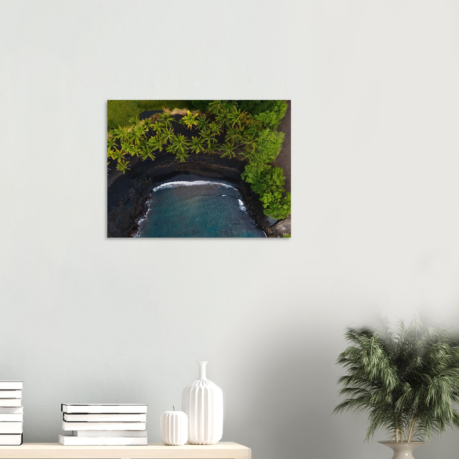 plage volcanique vue du ciel 0518bc10-2c10-4d33-bd66-0a807e0e9db5