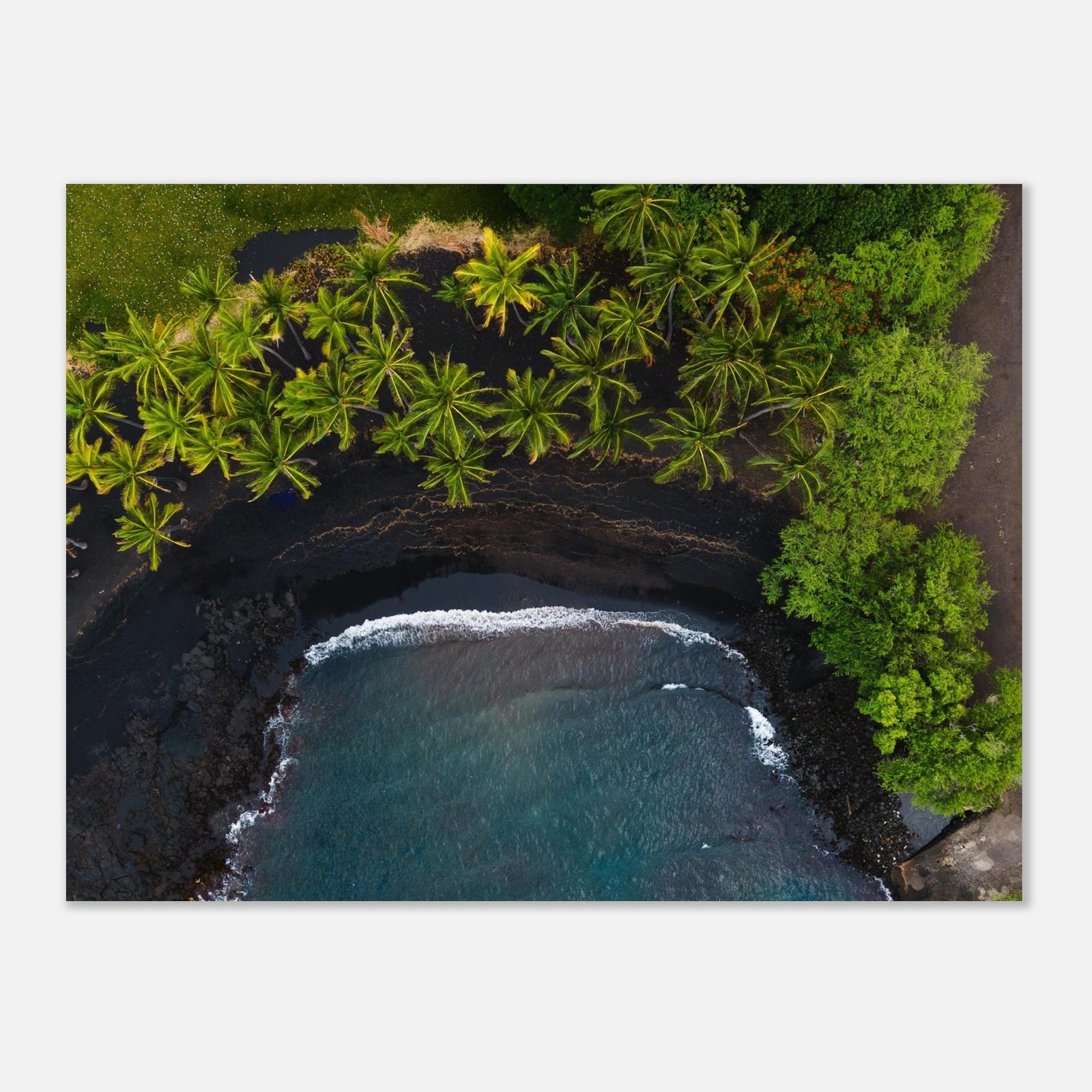 plage volcanique vue du ciel 7d38d0d0-e629-41ac-b2c5-0f4009b27e66