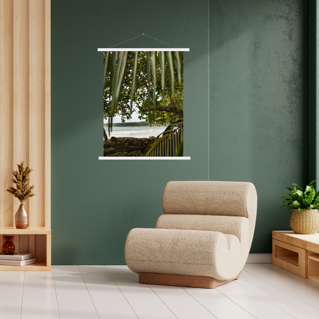 aperçu de mer avec support à affiche en bois